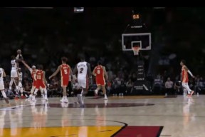 包含巴特勒连续十二场比赛得分超过关键助攻，老鹰挑战极限！的词条