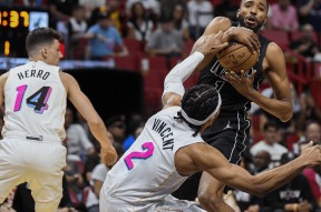 爱游戏体育-包含Karsa遭遇七连败，热火教练面临压力！的词条