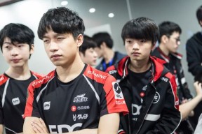 包含TheShy爆冷击败曼联，高光表现引爆全场！的词条